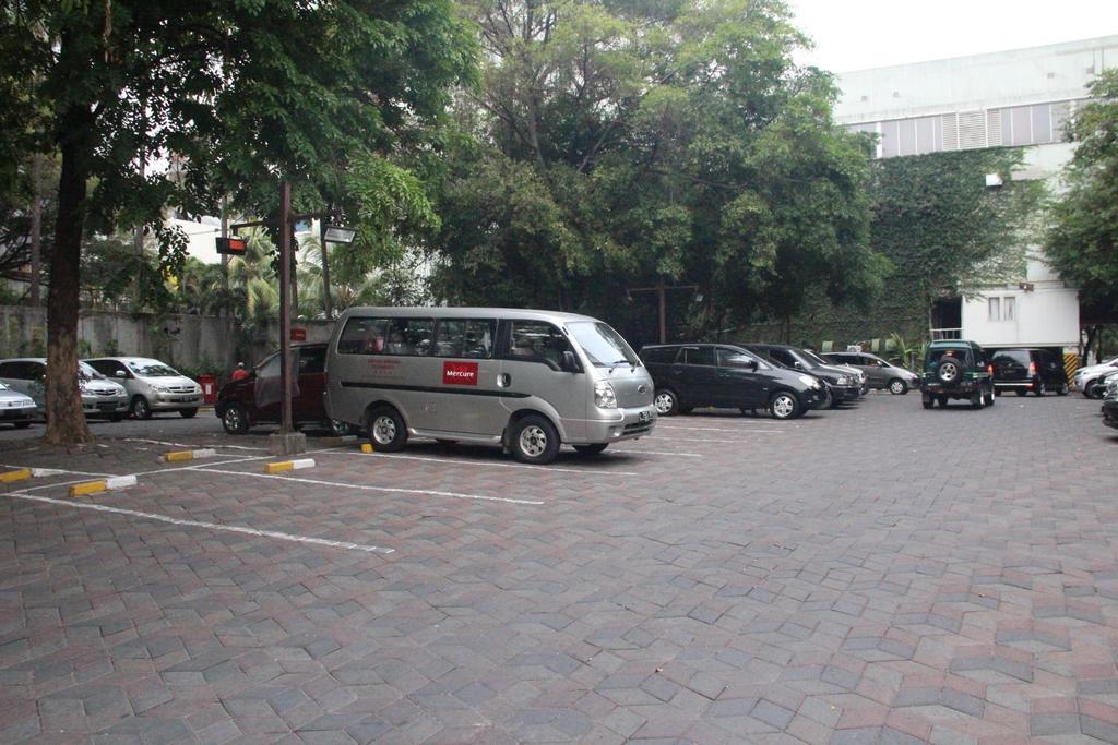 Mercure Surabaya Eksteriør billede