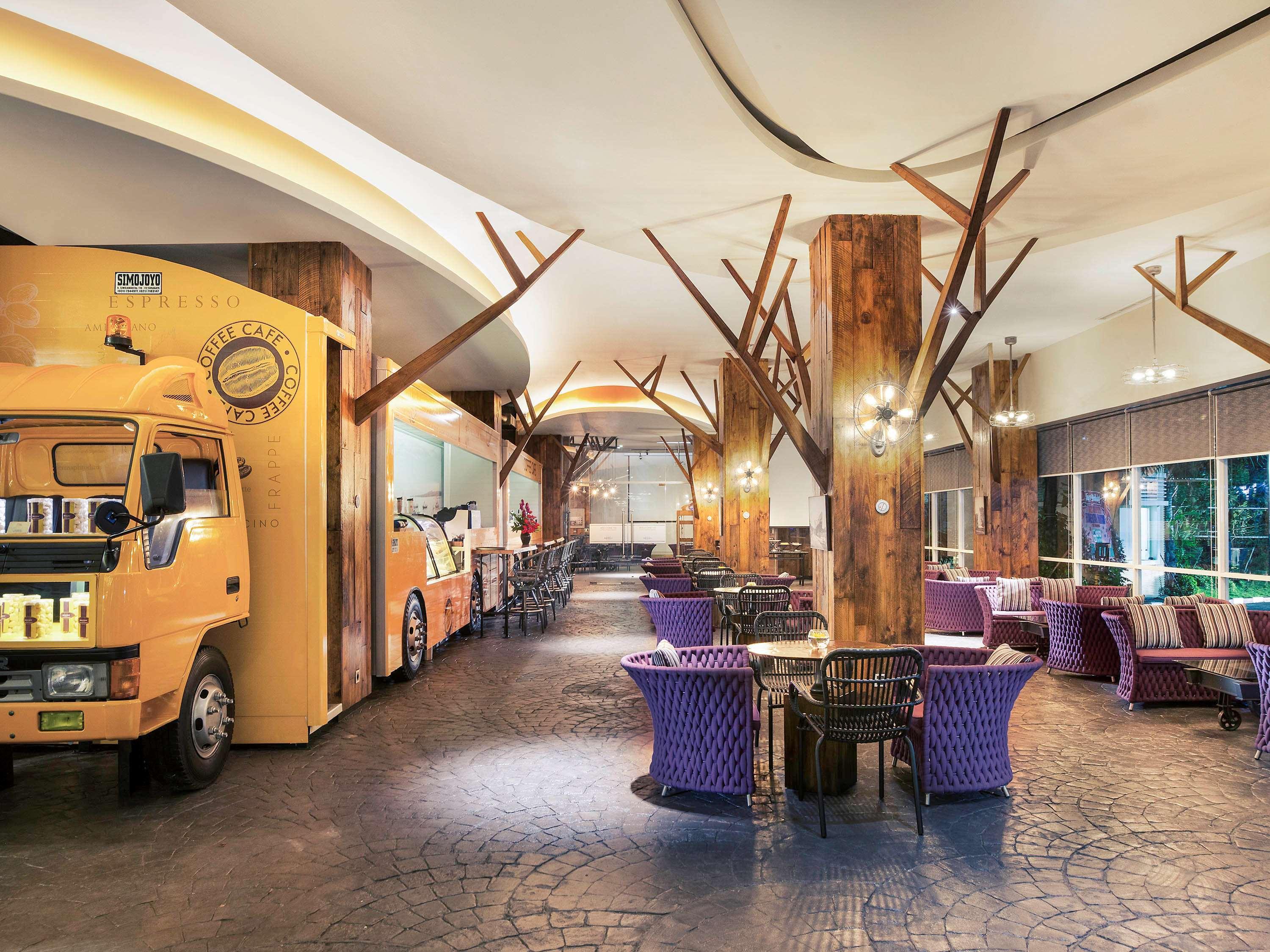 Mercure Surabaya Eksteriør billede