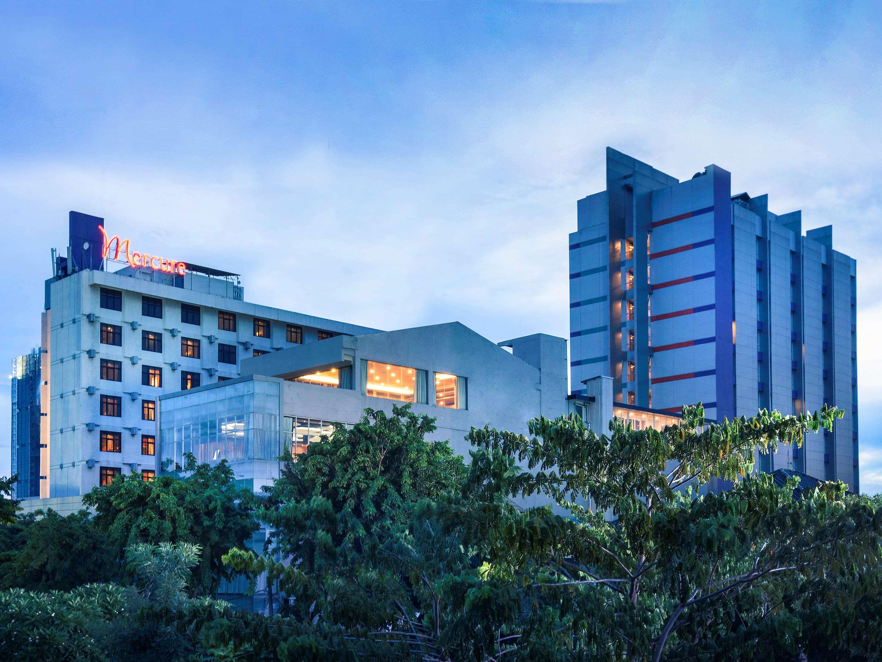 Mercure Surabaya Eksteriør billede