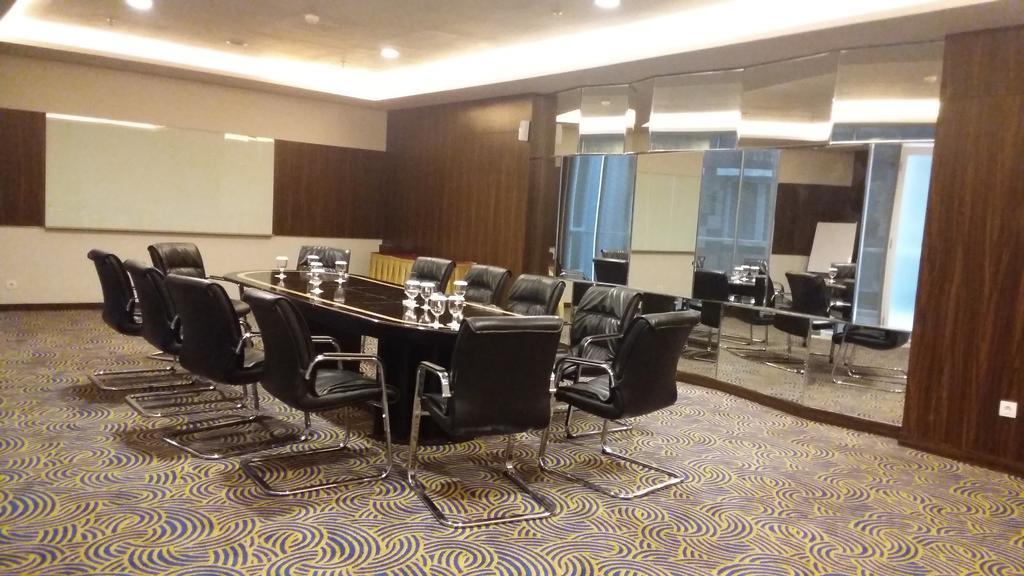 Mercure Surabaya Eksteriør billede