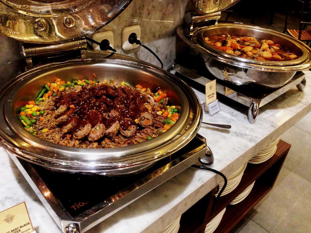 Mercure Surabaya Eksteriør billede